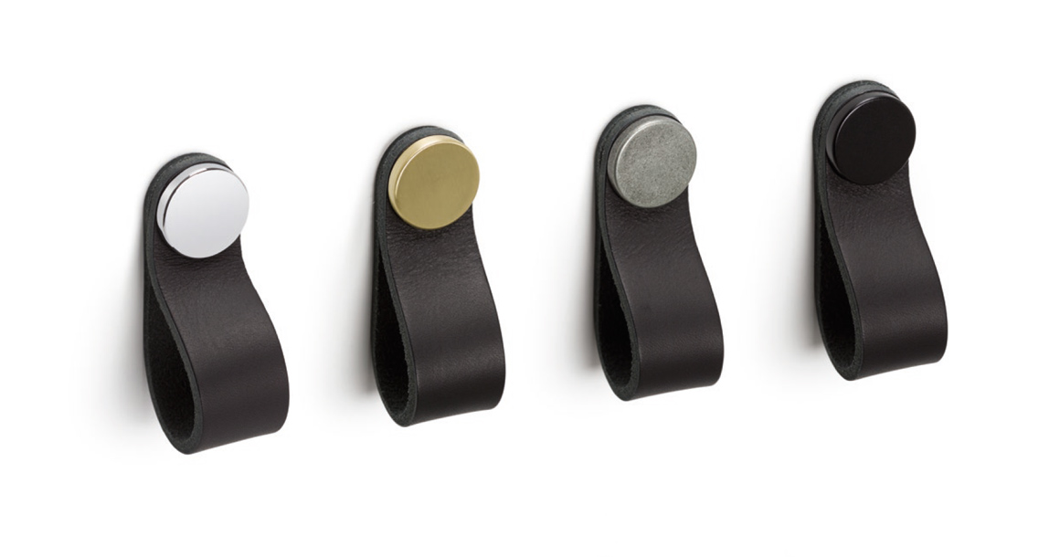 Flexa Leather Finger Loop Knob, 22x70mm, Black / Brass